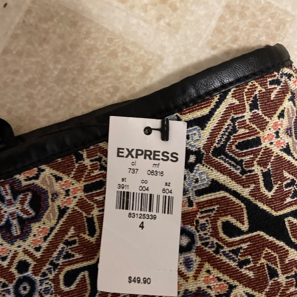 Express multi color mini skirt - Picture 2 of 2